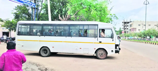 కోర్టుకు హాజరైన తేజేశ్వర్ హత్య కేసు నిందితులు