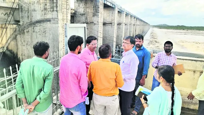జూరాల ప్రాజెక్టు సందర్శించిన సీఈ