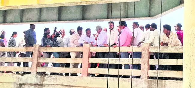 ఉద్యోగ అవకాశాలు పుష్కలం