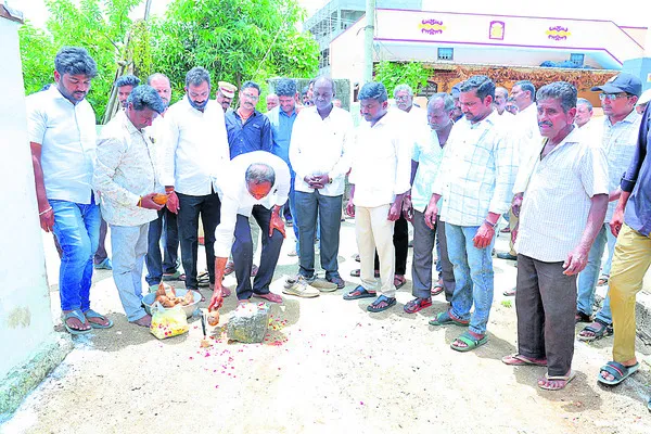అభివృద్ధి పనులు పూర్తి చేయాలి