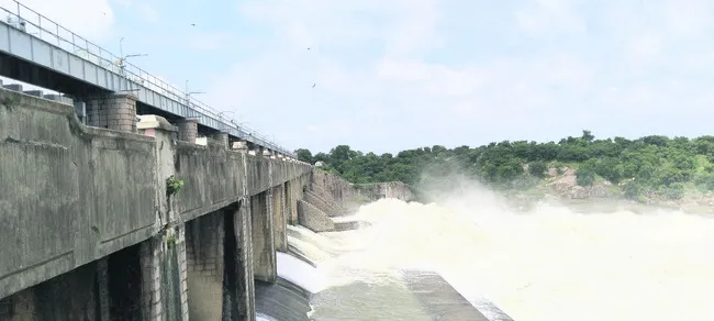 నిజాంసాగర్కు తగ్గిన వరద
