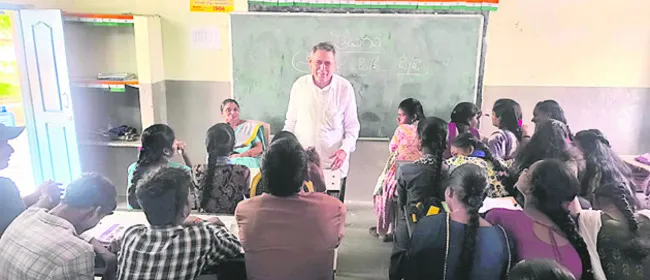 కళాశాల విద్యే కీలకం