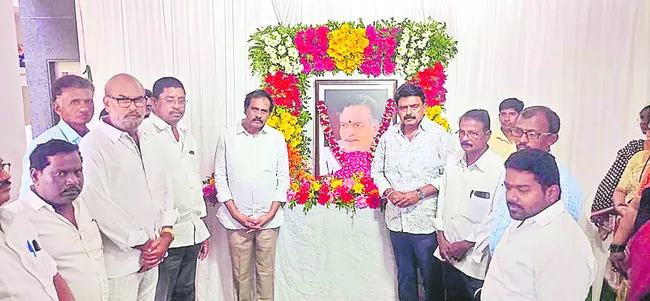 కన్నబాబుకు పేర్ని నాని పరామర్శ