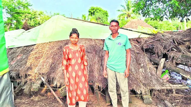 బంధాలలో నేలకూలిన ఇల్లు