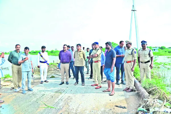 వర్షాలతో అప్రమత్తంగా ఉండాలి