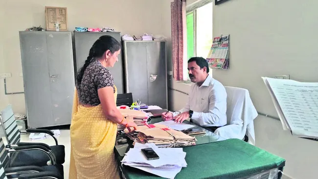 పెండింగ్ దరఖాస్తులు పరిష్కరించాలి
