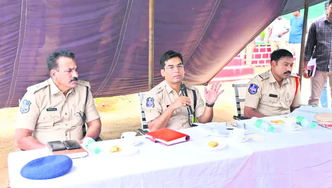 కులమతాలకు అతీతంగా పండుగలు జరుపుకోవాలి