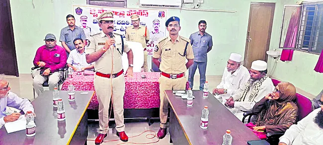 శ్రమను మరచి సేదతీరడానికే పండుగలు