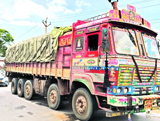కొత్త పంథా..ఇసుక దందా 