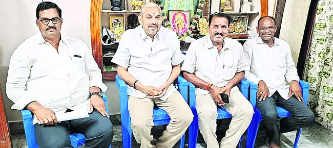 రహదారుల నిర్మాణంలో ప్రభుత్వ నిర్లక్ష్యం