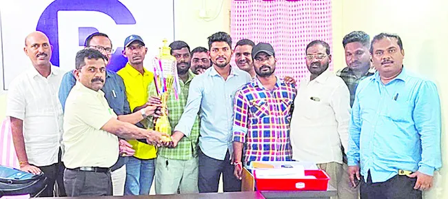 కబడ్డీ పోటీల్లో ఈపూరు విద్యుత్ సిబ్బంది సత్తా