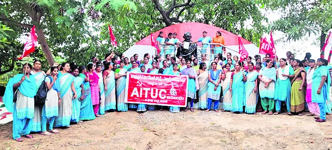 అంగన్వాడీల బ్లాక్ డే