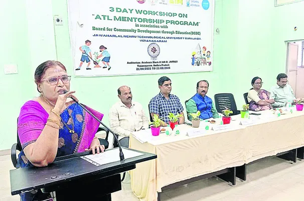 విద్యార్థుల్లో పరిశోధనా దృక్పథం పెరగాలి