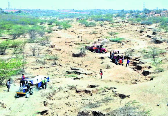 తవ్వుకున్నోడికి తవ్వుకున్నంత!