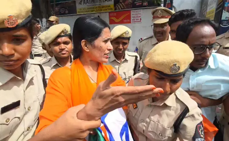 Telangana BJP Leaders Protest At Secretariat