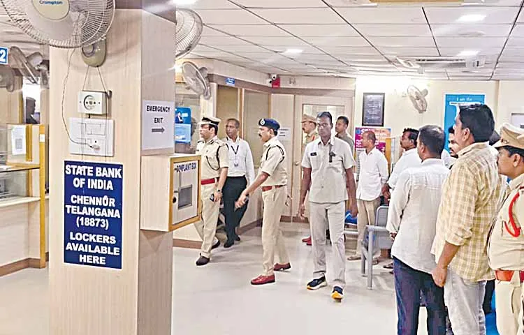 Huge amount of gold jewellery and cash stolen from SBI branch