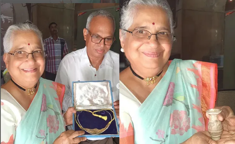 Sudhamurthy shared iconic artefacts excavated from Lothal