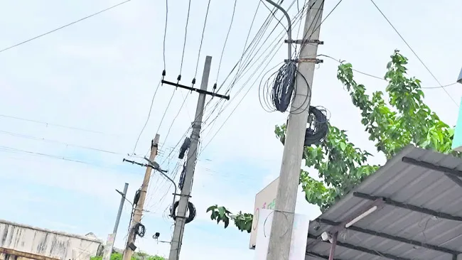 మృత్యుపాశాలు..