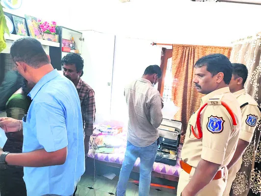 అర్ధరాత్రి చోరీకి యత్నం