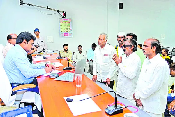 అర్జీలను వెంటనే పరిష్కరించాలి