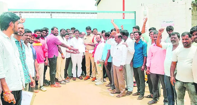 కాలుష్య కారక పరిశ్రమను మూసేయండి