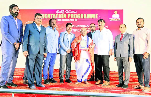 ఇనుప గేట్ల చోరీ నిందితుల అరెస్టు