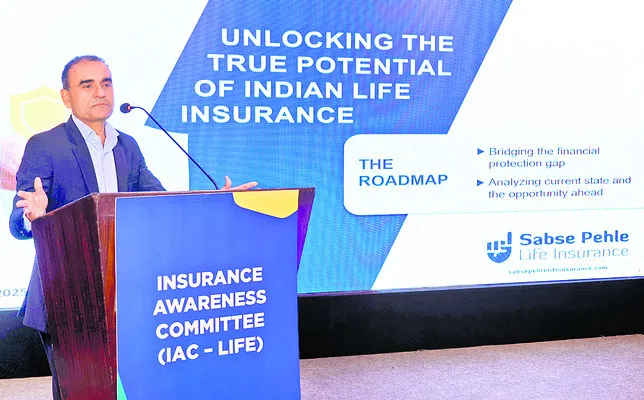 ఆరోగ్య సంరక్షణ సేవలకు బీమా తప్పనిసరి