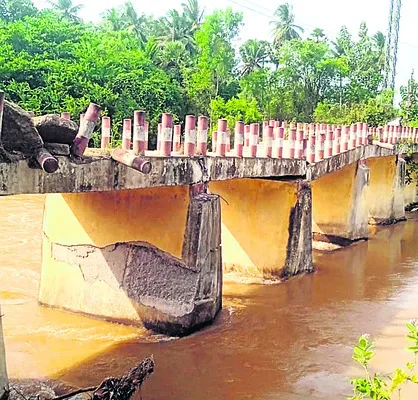 బొడ్డేరు నదిపై కుంగిన వంతెన