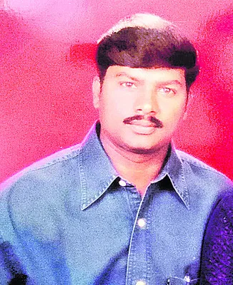 బైక్, ఏటీఎం వ్యాన్ ఢీ..