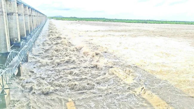 జూరాలకు 3.55లక్షల క్యూసెక్కుల ఇన్ఫ్లో