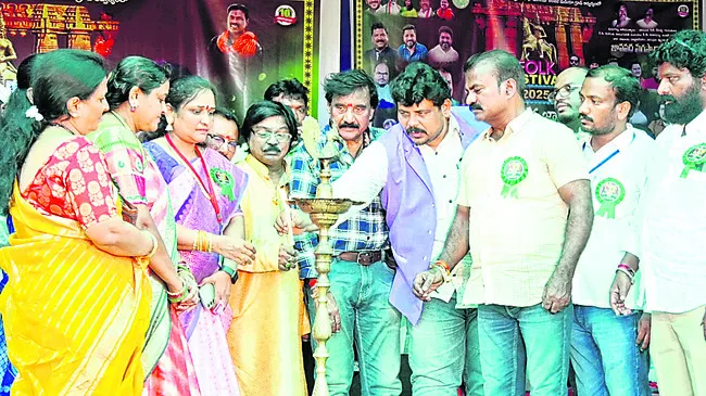 అలరించిన ఓరుగల్లు జానపద జాతర