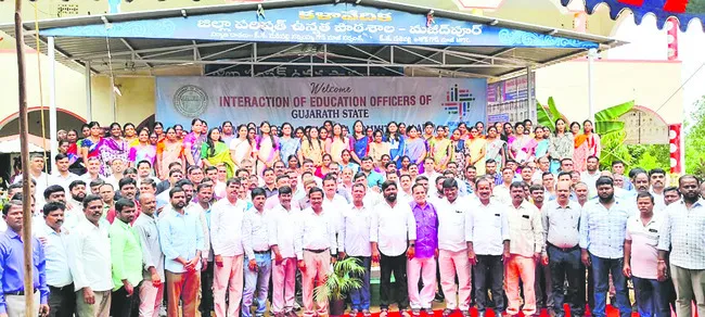మజీద్పూర్ స్కూల్ను సందర్శించిన గుజరాత్ బృందం