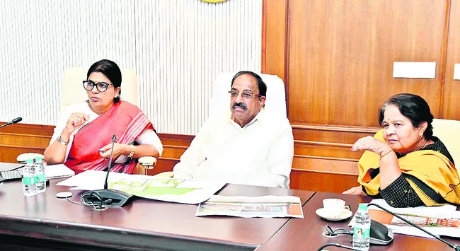 ఆదర్శంగా.. అద్భుతంగా..