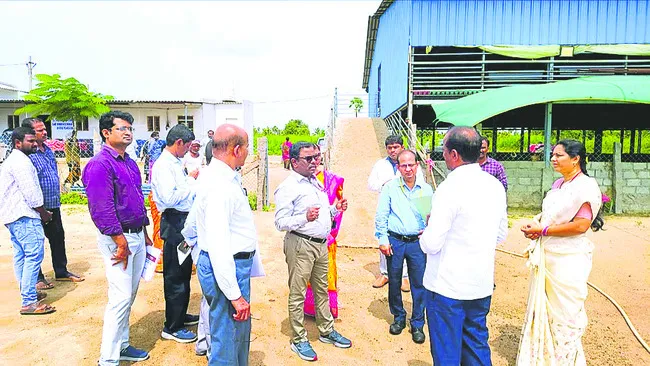 సంక్షేమ పథకాలను వినియోగించుకోండి 