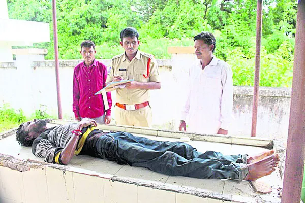 మద్యానికి బానిసై ఒకరి ఆత్మహత్య