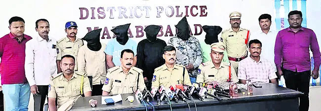 నకిలీ మద్యం తయారీ ముఠా అరెస్ట్