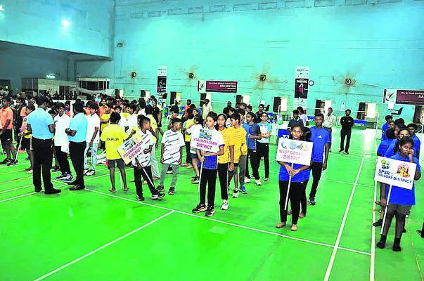 రాష్ట్ర స్థాయి బ్యాడ్మింటన్ పోటీలు ప్రారంభం