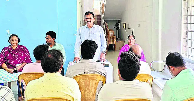 అధిక ధరలకు ఎరువులు విక్రయిస్తే చర్యలు