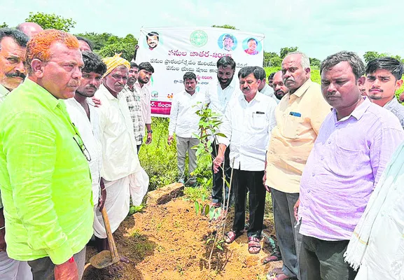 సాగుకు అనుబంధంగా ఉపాధి పనులు