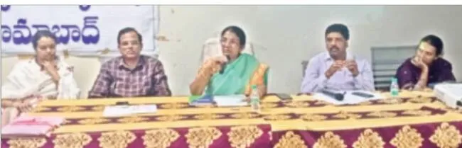 గర్భిణుల్లో రక్తహీనత తగ్గించాలి 