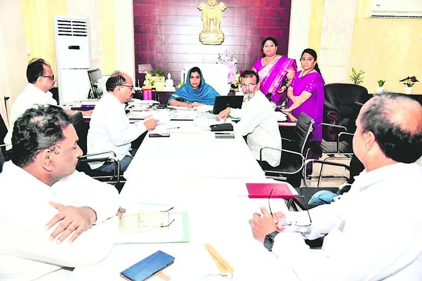 మీ కోసం అర్జీలు తక్షణమే పరిష్కరించాలి