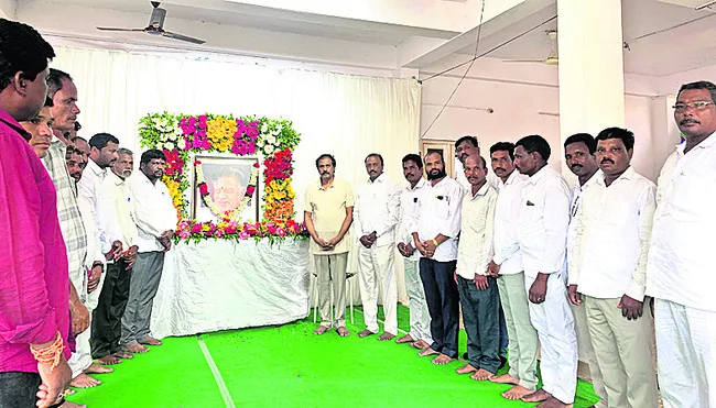 కన్నబాబుకు వైఎస్సార్సీపీ నేతల పరామర్శ