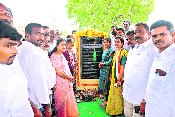అభివృద్ధి పనులు త్వరగా పూర్తి చేస్తాం
