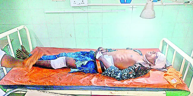యువకుడికి తీవ్ర గాయాలు