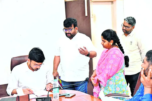 ఉద్యోగుల సమస్యల పరిష్కారానికి కృషి
