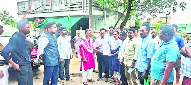 కలెక్టర్ దృష్టికి సమస్యలు