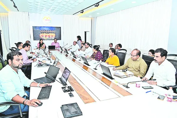 మునిసిపాలిటీలలో పనితీరు మెరుగుపరచాలి