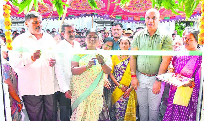 మహిళలు ఆర్థిక స్వావలంబన సాధించాలి