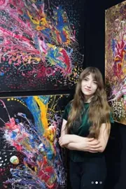 Aelita Andre an Australian born abstract painter earning money5
