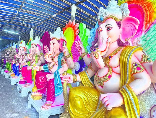 విక్రయాలకు కేరాఫ్